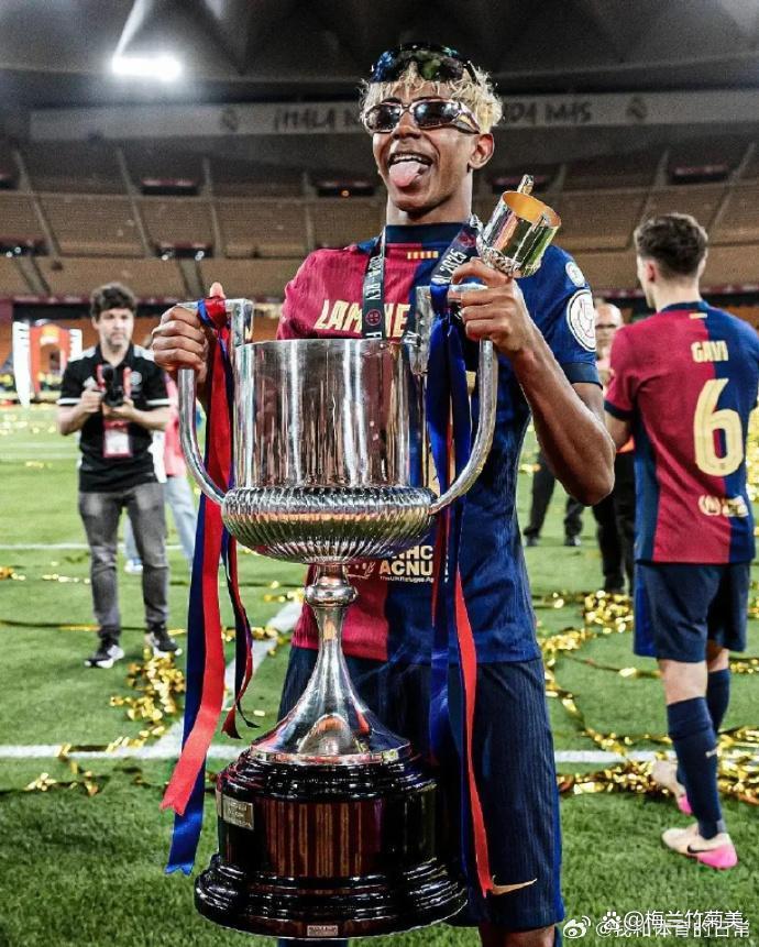 华体会官网首页关于巴萨主场大捷，球员赛后激动庆祝胜利，中国加入时间.的信息