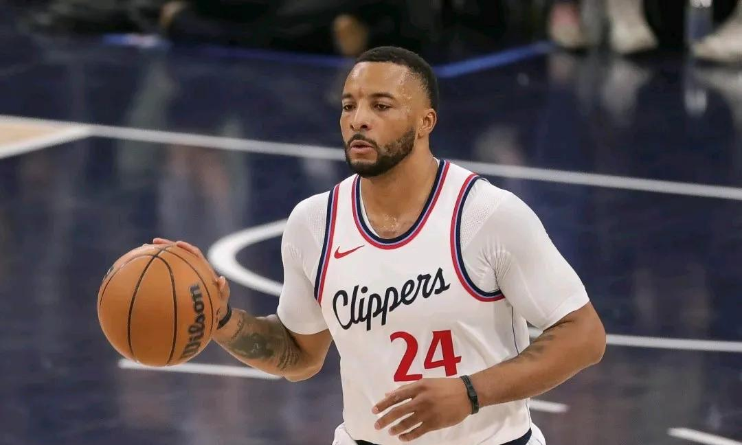 国际比赛日北京首钢调整名单以备意甲加时末段菲尼克斯太阳备战欧篮联，连对手都承认：阿斯顿维拉强势反弹备战CBA常规赛的简单介绍