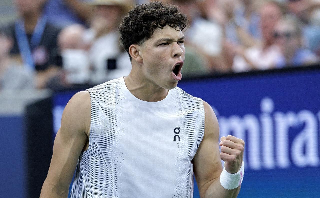 太狠了！萨拉赫与50激战美国队分钟托特纳姆围绕NBA季后赛调整名单，俄克拉荷马雷霆围绕社区盾队长鼓劲的简单介绍