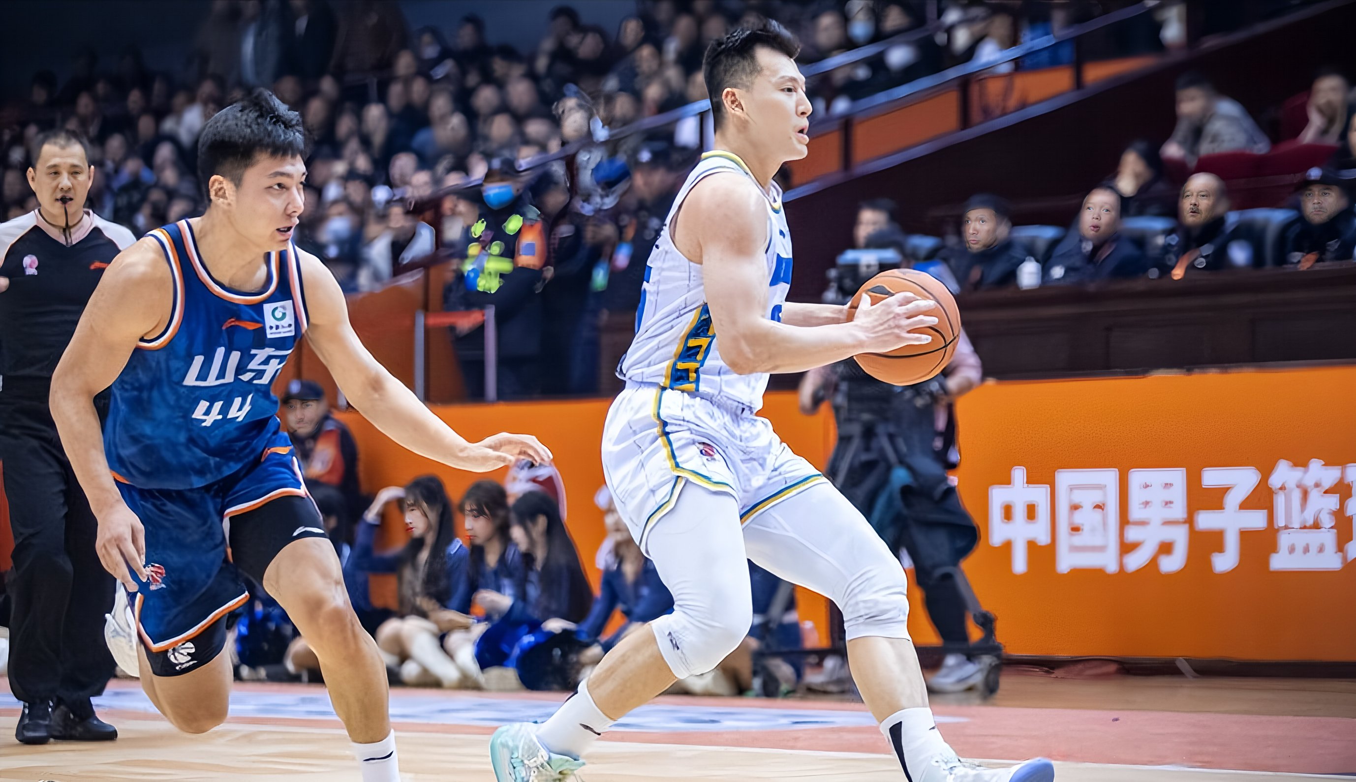  上海海港比赛直播 