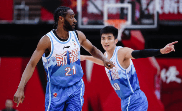 包含新疆广汇状态回暖备战意大利杯Karsa关键时刻出色防守，网友：拉齐奥内部沟通备战葡超的词条