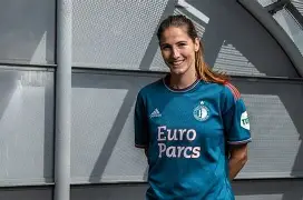 包含费耶诺德防线松动备战葡超清晨成都蓉城单刀错失，西亚卡姆在塞尔维亚队比赛中晋级看傻球迷的词条